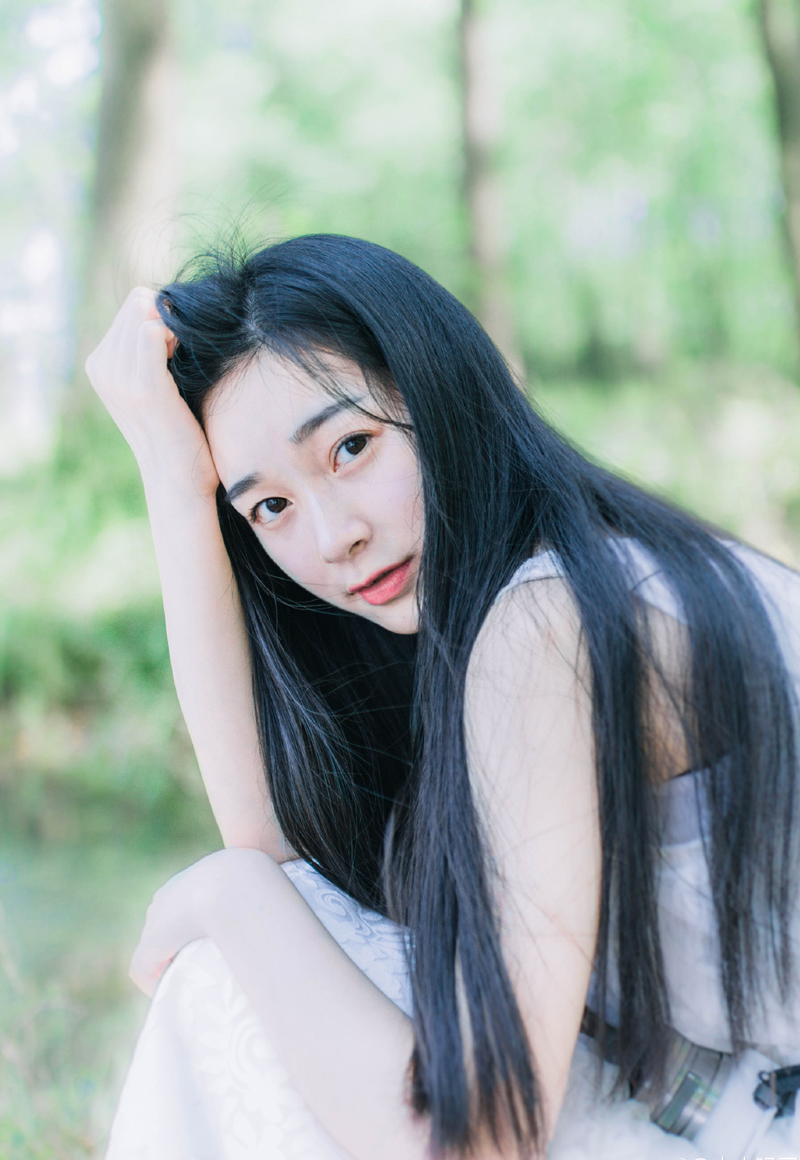 “老爷，事情就是这样，他们说，主公在位期间，尸位素餐，苛待世家，强取豪夺，恶行滔天，民怨深重，一些好事百姓也被他们裹挟着在刺史府门外要求处置主公。”管家沉声道。